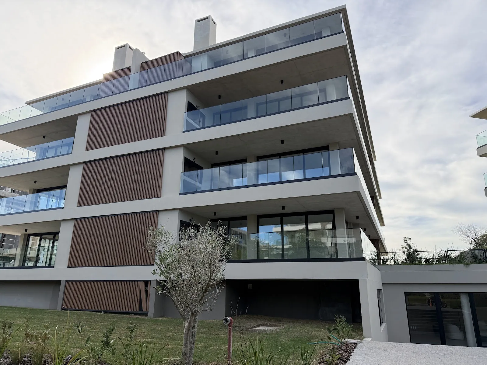 Alquiler - Apartamento con Garaje - Barrio Parques entre San Nicolás y Los Olivos - 2 Dormitorios (2)